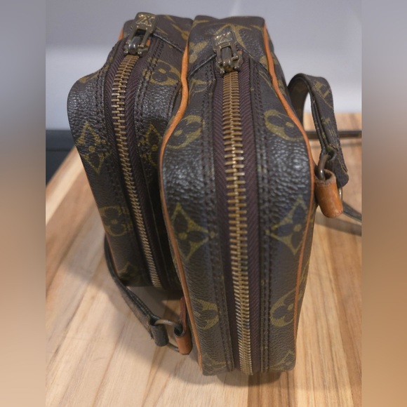 Louis Vuitton Amazon Crossbody Bag - Picture 10 of 16